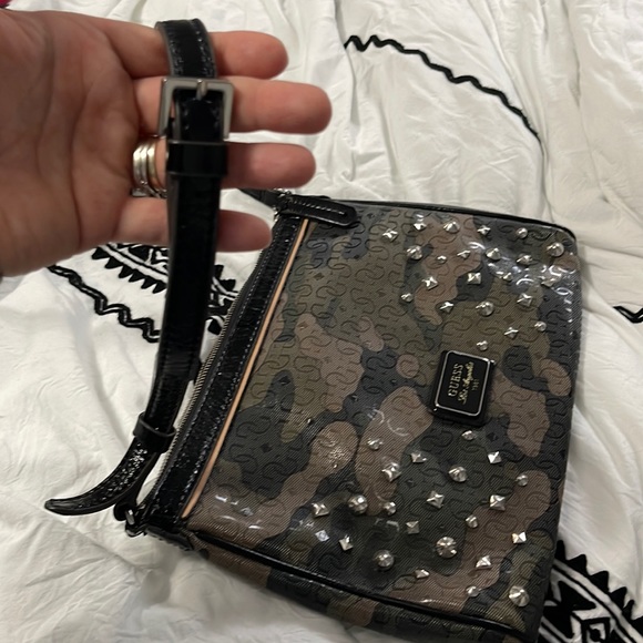 Guess purse - Picture 4 of 4